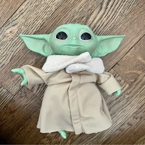 Star Wars the mandalorian child yoda